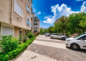 شقة مريحة 4 + 1 في ضمن مجمع