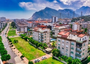 شقة مريحة 4 + 1 في ضمن مجمع