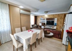 شقة مريحة 4 + 1 في ضمن مجمع