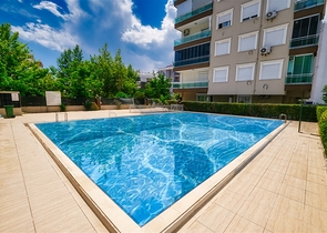 شقة مريحة 4 + 1 في ضمن مجمع