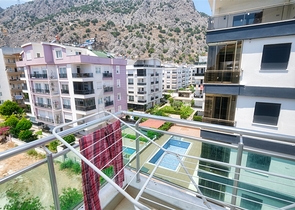 شقة مريحة 4 + 1 في ضمن مجمع