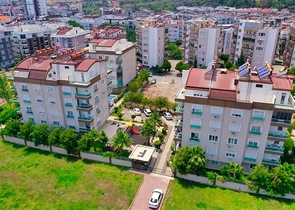 شقة مريحة 4 + 1 في ضمن مجمع