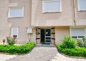 شقة مريحة 4 + 1 في ضمن مجمع