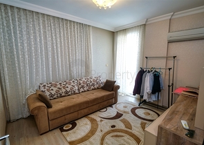 شقة مريحة 4 + 1 في ضمن مجمع