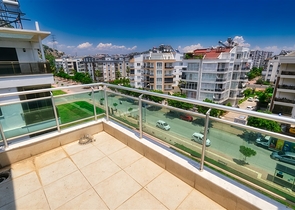 شقة مريحة 4 + 1 في ضمن مجمع