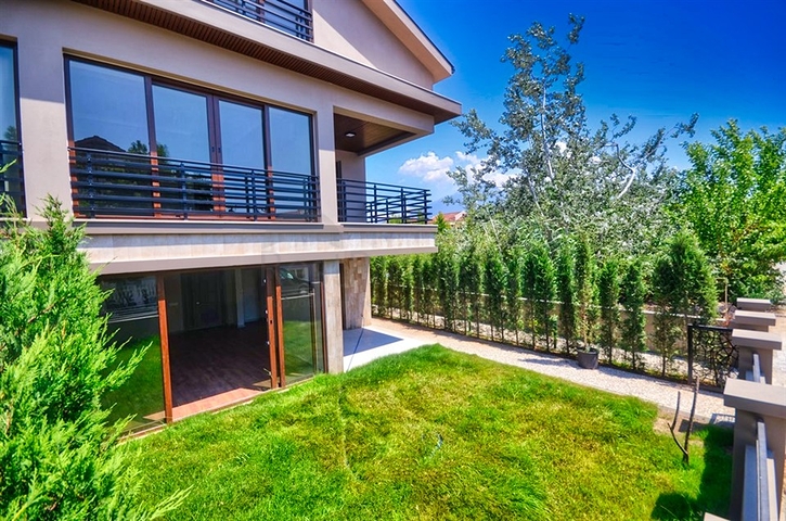 فيلا في منطقة كاليس - فتحية