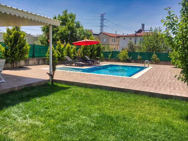 فيلا بقطعة أرض كبيرة في منطقة دواجي - أنطاليا