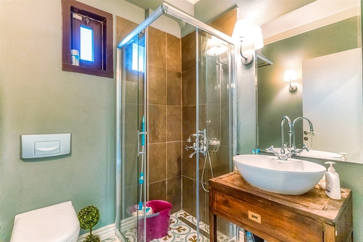 فيلا 7 + 1 بقطعة ارض كبيرة في منطقة دوادجي - انطاليا