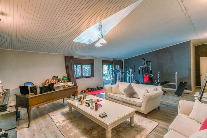 فيلا 7 + 1 بقطعة ارض كبيرة في منطقة دوادجي - انطاليا