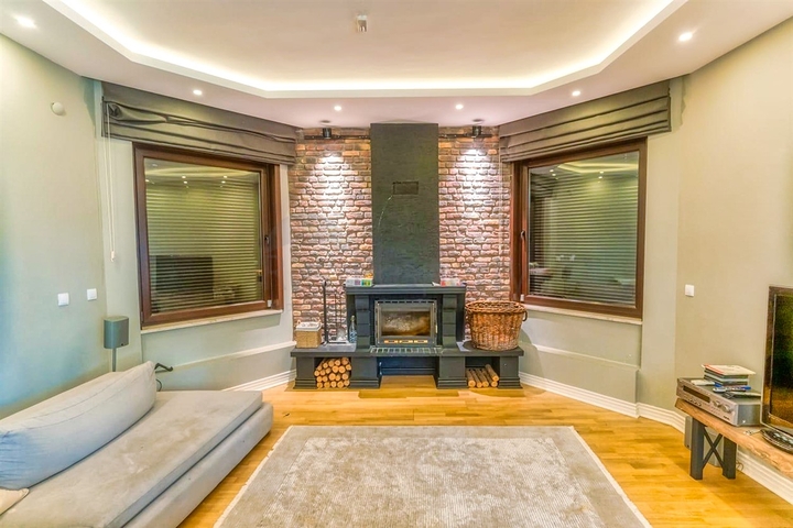 فيلا 7 + 1 بقطعة ارض كبيرة في منطقة دوادجي - انطاليا