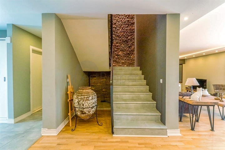 فيلا 7 + 1 بقطعة ارض كبيرة في منطقة دوادجي - انطاليا