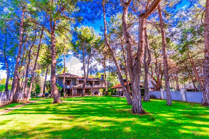 فيلا 7 + 1 بقطعة ارض كبيرة في منطقة دوادجي - انطاليا