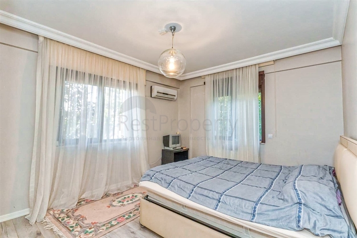 فيلا 7 + 1 بقطعة ارض كبيرة في منطقة دوادجي - انطاليا