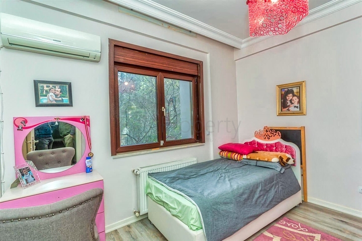 فيلا 7 + 1 بقطعة ارض كبيرة في منطقة دوادجي - انطاليا