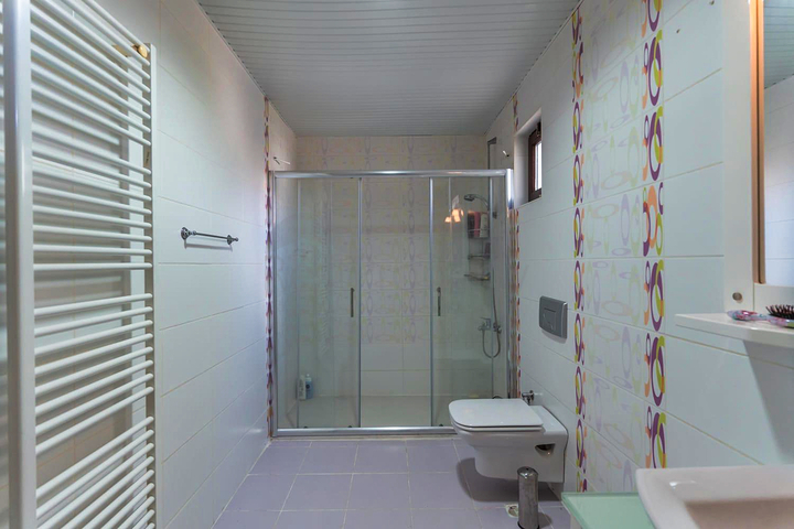 فيلا 7 + 1 بقطعة ارض كبيرة في منطقة دوادجي - انطاليا