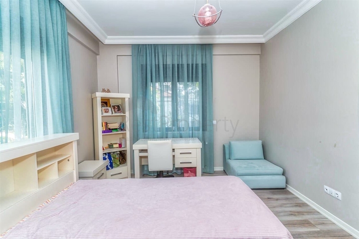 فيلا 7 + 1 بقطعة ارض كبيرة في منطقة دوادجي - انطاليا