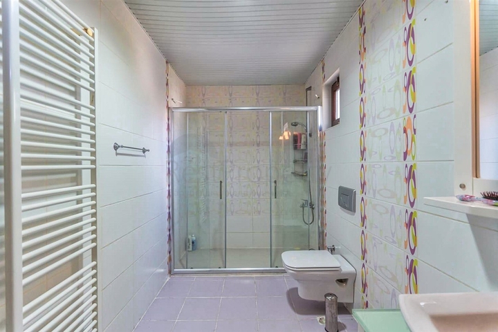 فيلا 7 + 1 بقطعة ارض كبيرة في منطقة دوادجي - انطاليا