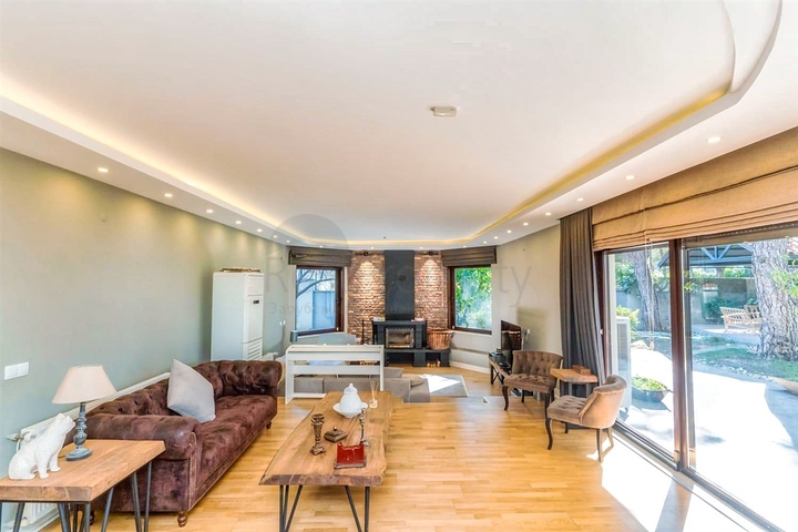 فيلا 7 + 1 بقطعة ارض كبيرة في منطقة دوادجي - انطاليا