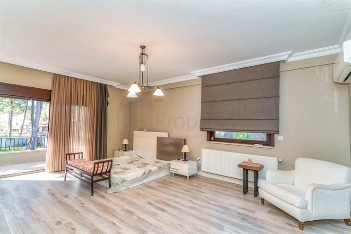 فيلا 7 + 1 بقطعة ارض كبيرة في منطقة دوادجي - انطاليا