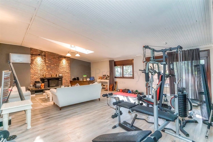 فيلا 7 + 1 بقطعة ارض كبيرة في منطقة دوادجي - انطاليا