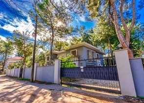 فيلا 7 + 1 بقطعة ارض كبيرة في منطقة دوادجي - انطاليا