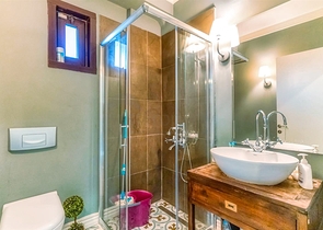 فيلا 7 + 1 بقطعة ارض كبيرة في منطقة دوادجي - انطاليا