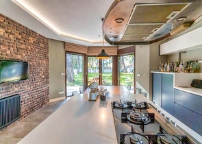 فيلا 7 + 1 بقطعة ارض كبيرة في منطقة دوادجي - انطاليا