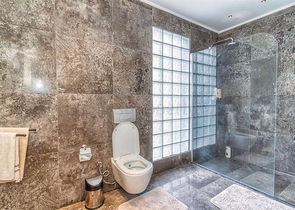 فيلا 7 + 1 بقطعة ارض كبيرة في منطقة دوادجي - انطاليا