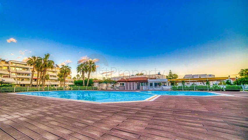 شقة 2 + 1 في مجمع ذو موقع فريد