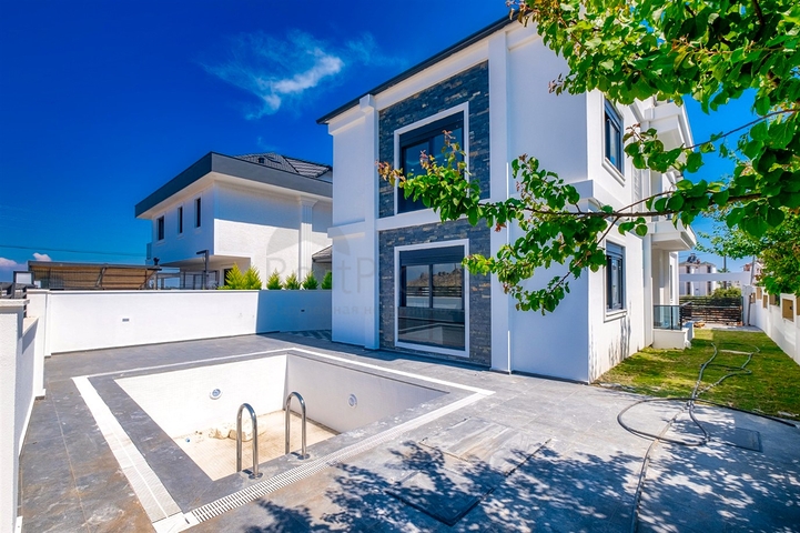 فيلا 4 + 1 في لارا - انطاليا