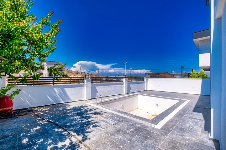 فيلا 4 + 1 في لارا - انطاليا