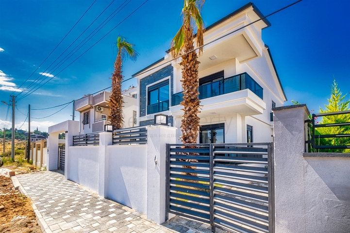 فيلا 4 + 1 في لارا - انطاليا