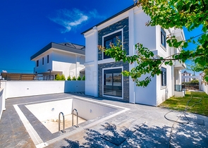 فيلا 4 + 1 في لارا - انطاليا