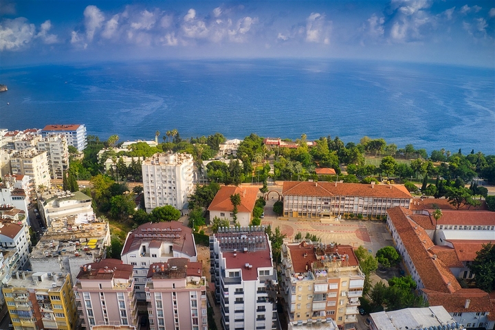 شقق في مجمع 2 + 1،3 + 1،4 + 1 في منطقة فارليك - أنطاليا