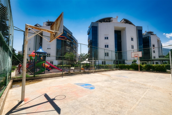 شقة في مجمع غني بالبنية التحتية في منطقة كونيالتي - أنطاليا.