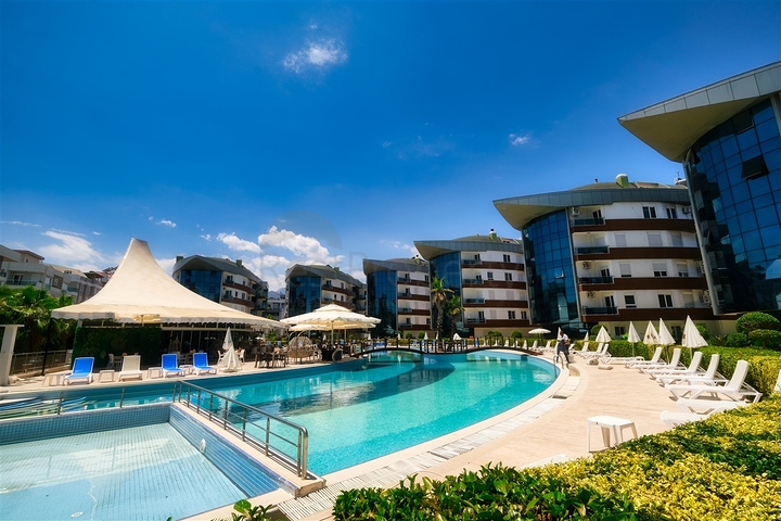 شقة في مجمع غني بالبنية التحتية في منطقة كونيالتي - أنطاليا.