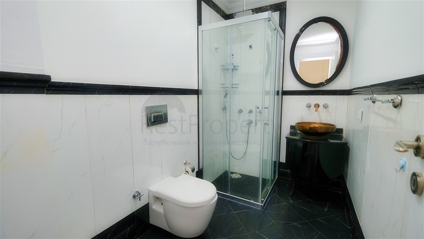 شقة في مجمع غني بالبنية التحتية في منطقة كونيالتي - أنطاليا.