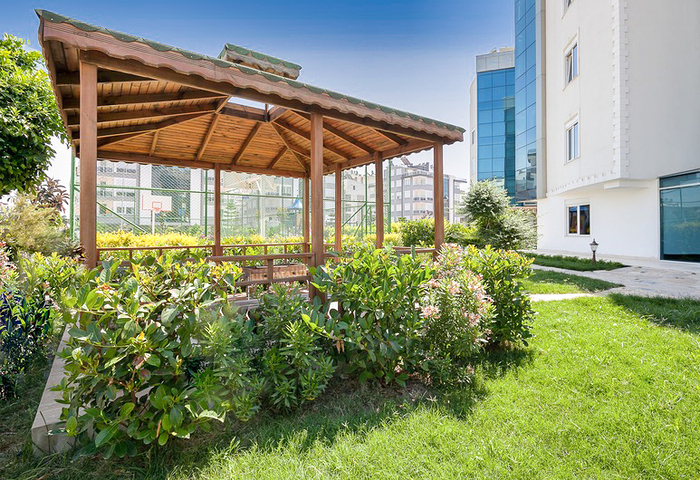 شقة في مجمع غني بالبنية التحتية في منطقة كونيالتي - أنطاليا.