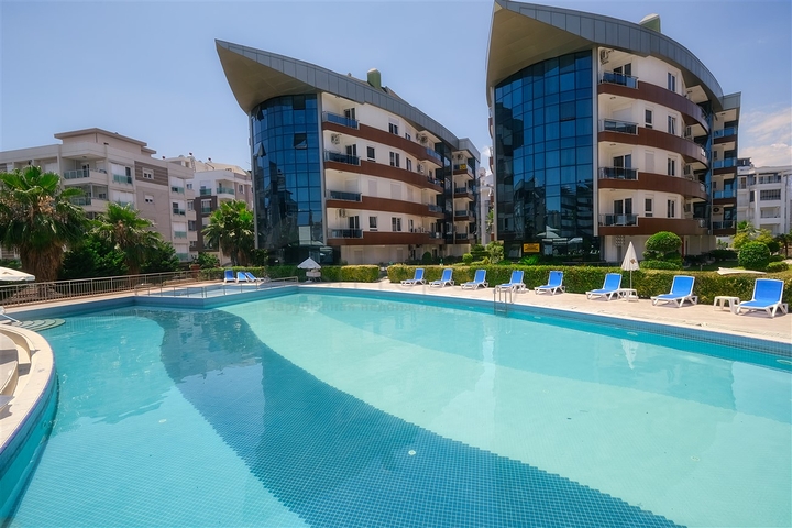 شقة في مجمع غني بالبنية التحتية في منطقة كونيالتي - أنطاليا.