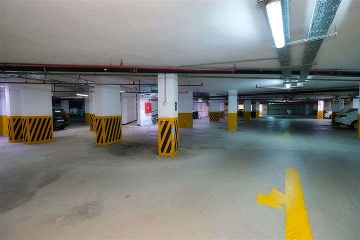 شقة في مجمع غني بالبنية التحتية في منطقة كونيالتي - أنطاليا.