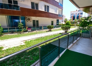 شقة في مجمع غني بالبنية التحتية في منطقة كونيالتي - أنطاليا.