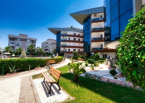 شقة في مجمع غني بالبنية التحتية في منطقة كونيالتي - أنطاليا.