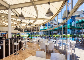 شقة في مجمع غني بالبنية التحتية في منطقة كونيالتي - أنطاليا.