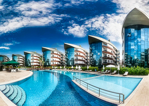 شقة في مجمع غني بالبنية التحتية في منطقة كونيالتي - أنطاليا.