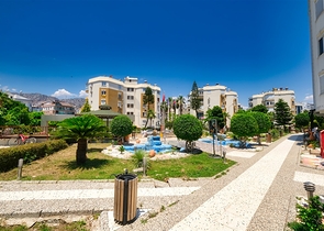 شقة في مجمع غني بالبنية التحتية في منطقة كونيالتي - أنطاليا.