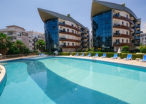 شقة في مجمع غني بالبنية التحتية في منطقة كونيالتي - أنطاليا.