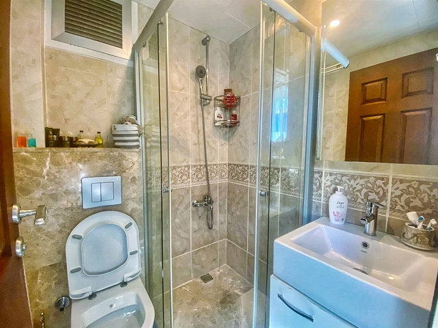 شقة 3 + 1 في مجمع مطل على البحر في لارا - أنطاليا