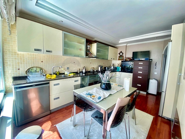 شقة 3 + 1 في مجمع مطل على البحر في لارا - أنطاليا