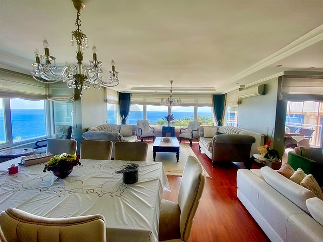 شقة 3 + 1 في مجمع مطل على البحر في لارا - أنطاليا