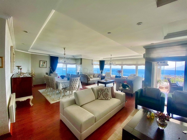 شقة 3 + 1 في مجمع مطل على البحر في لارا - أنطاليا